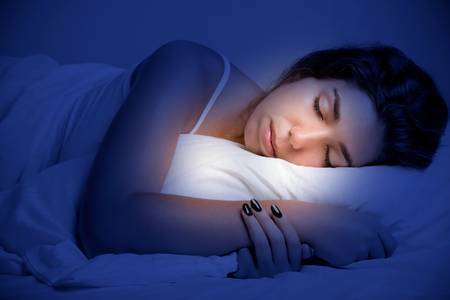 明かりの下で眠ると太る、米国立研究所が発表