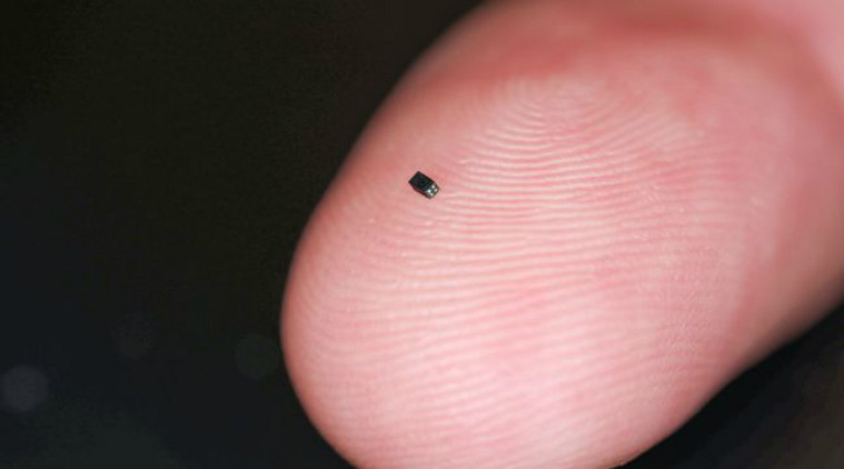ギネス認定された世界最小のカメラはなんと砂つぶほどの大きさです
