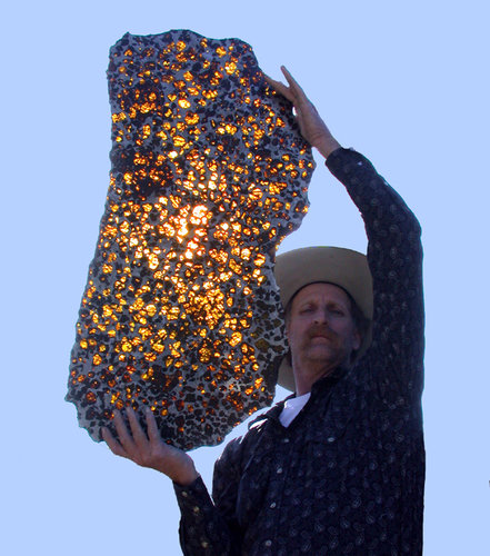 パラサイト隕石、宇宙から降り注いだ宝玉が美しすぎる