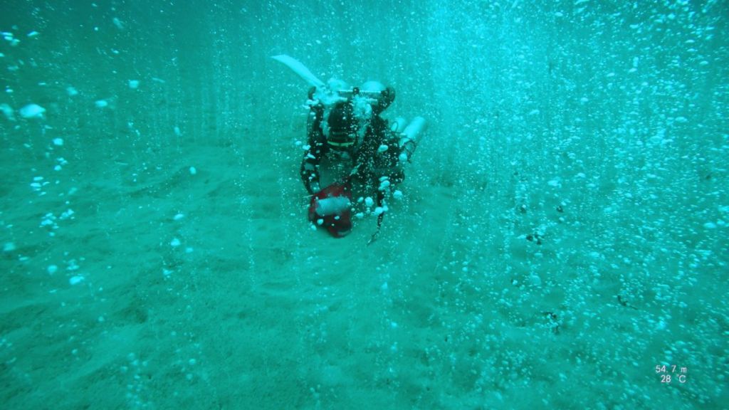 フィリピン海沖でブクブクと二酸化炭素が沸きだつ海底が発見される