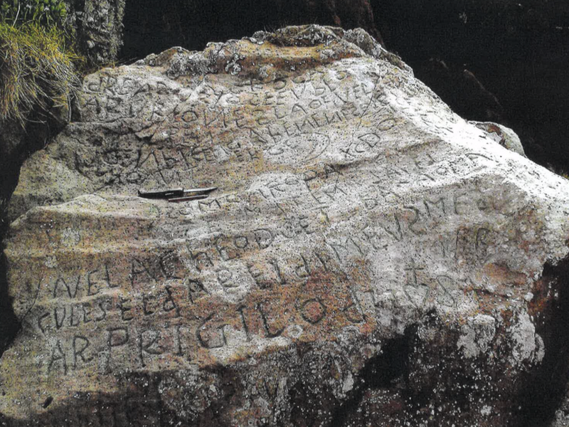 200年以上も前に岩に刻まれた謎の碑文がついに解読される
