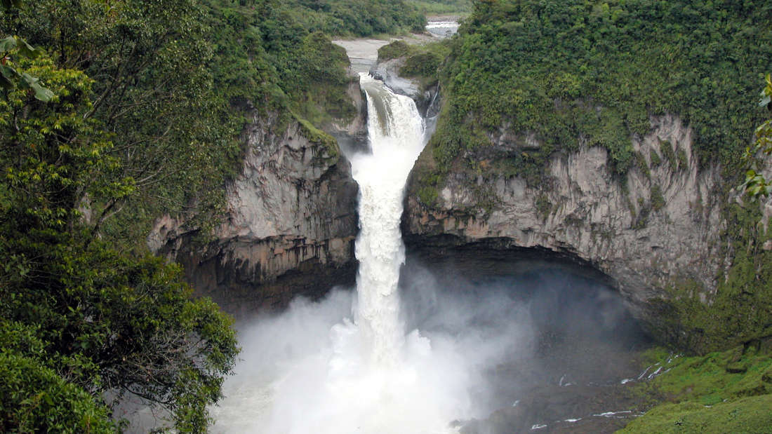 エクアドル最大の滝が突如姿を消す…