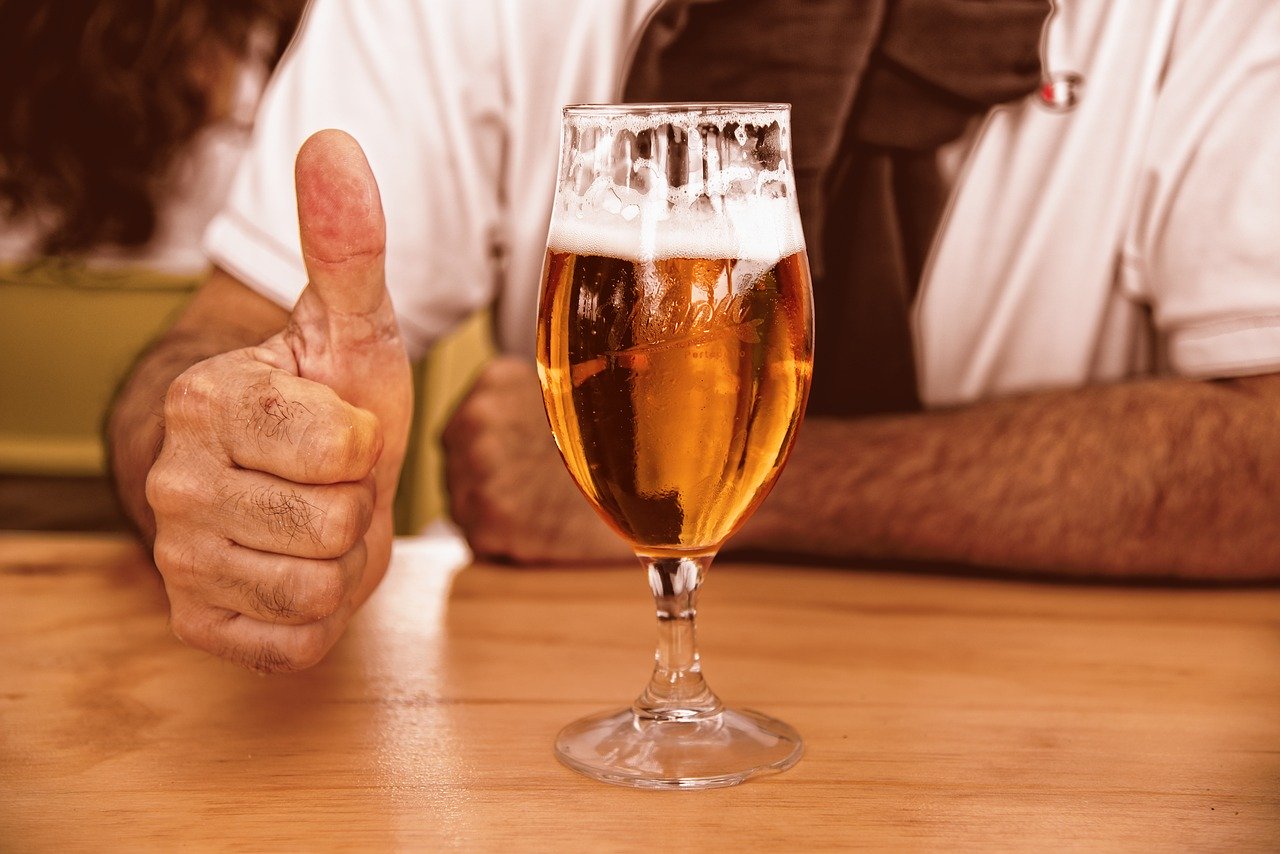 在宅勤務している人の3分の1が飲酒していることが明らかに、そして人気の酒はやはり…